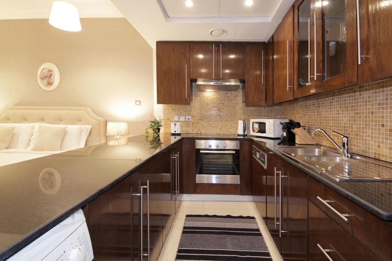 Appartamento Prime Retreats - Downtown Dubai Esterno foto