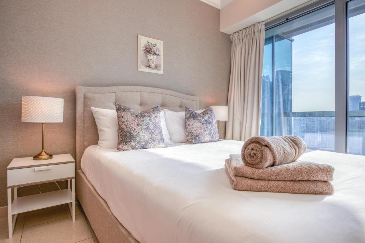 Appartamento Prime Retreats - Downtown Dubai Esterno foto
